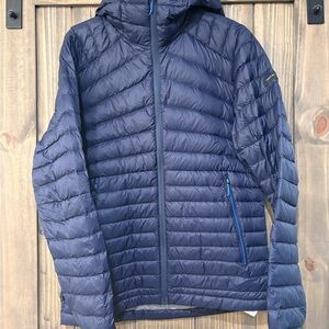Mens hooded hiking puffer jacket